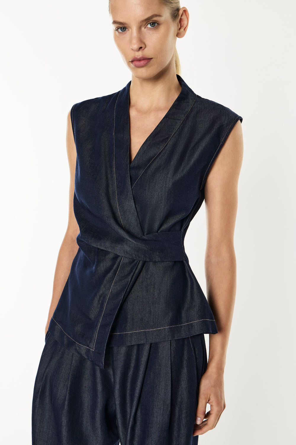 Quiet Command Wrap Top
