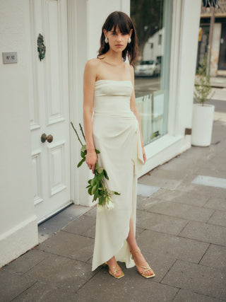 HOW TO BE A MINIMALIST BRIDE